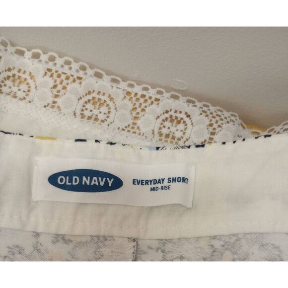 Old Navy everyday floral  shorts, midrise size 8 - Picture 3 of 4
